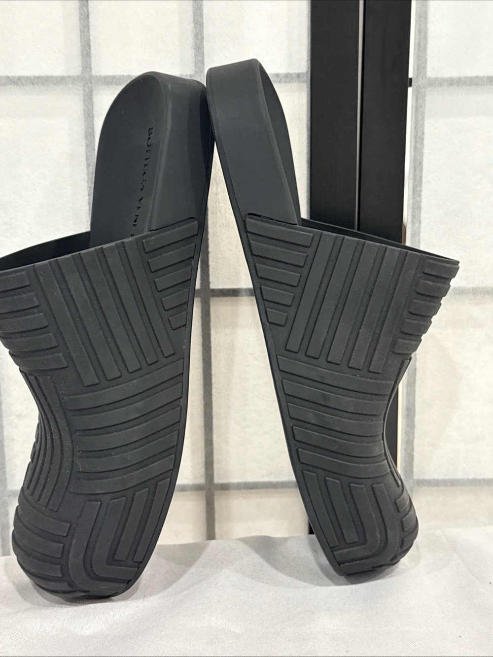 Bottega Veneta Rubber Slide Sandals Black Texture Slides Men’s US 9 EU 40 - Picture 7 of 9